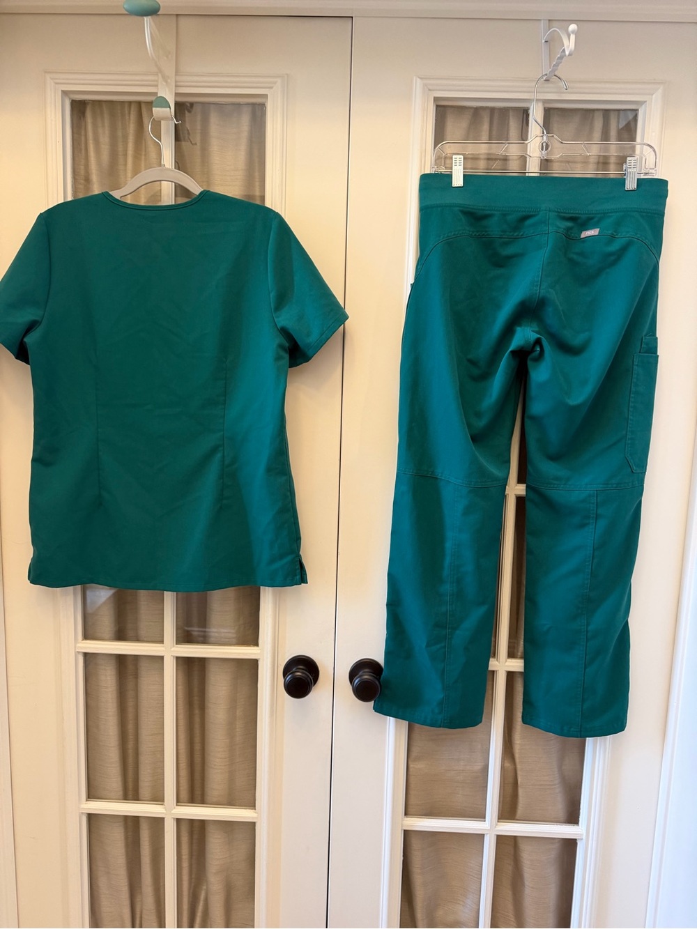 SMALL Figs Green Figs Set w/ Petite Joggers EUC - Picture 2 of 3